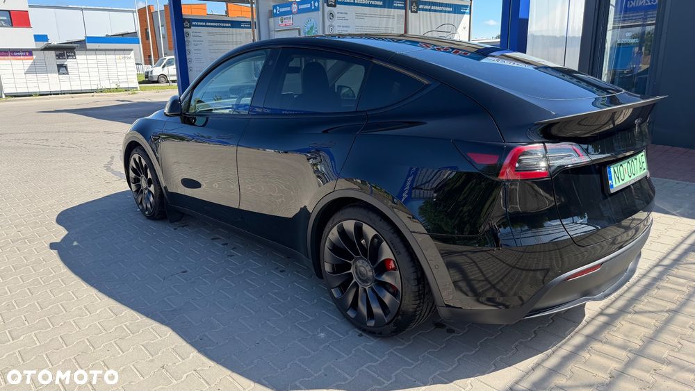 Tesla Model Y Performance AWD - 1
