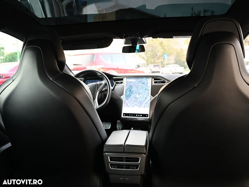Tesla Model S - 6