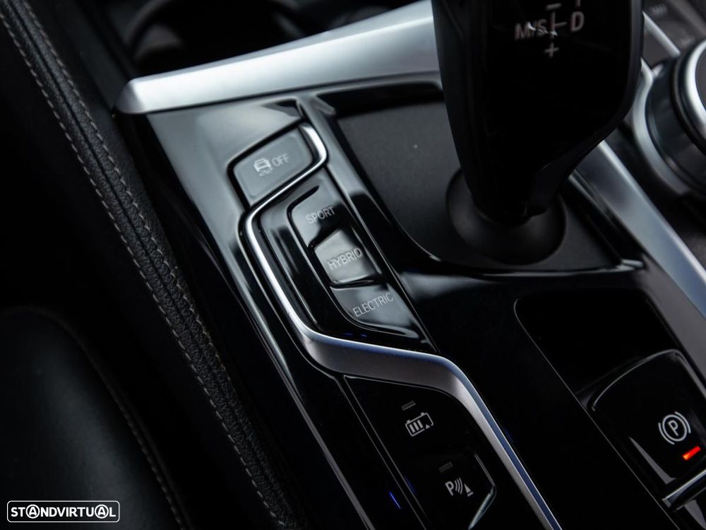 BMW 520 i Pack Desportivo M - 26