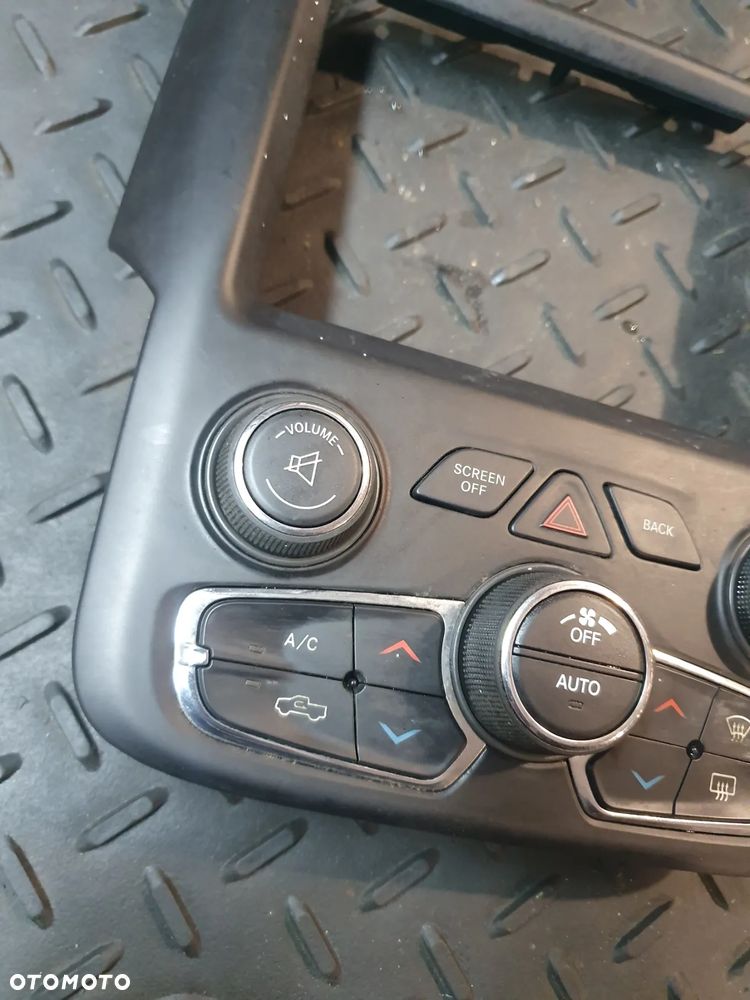 DODGE RAM 1500 2015R PANEL STEROWANIA KLIMATYZACJI RAMKA RADIA     1UJ97DX9AF - 2
