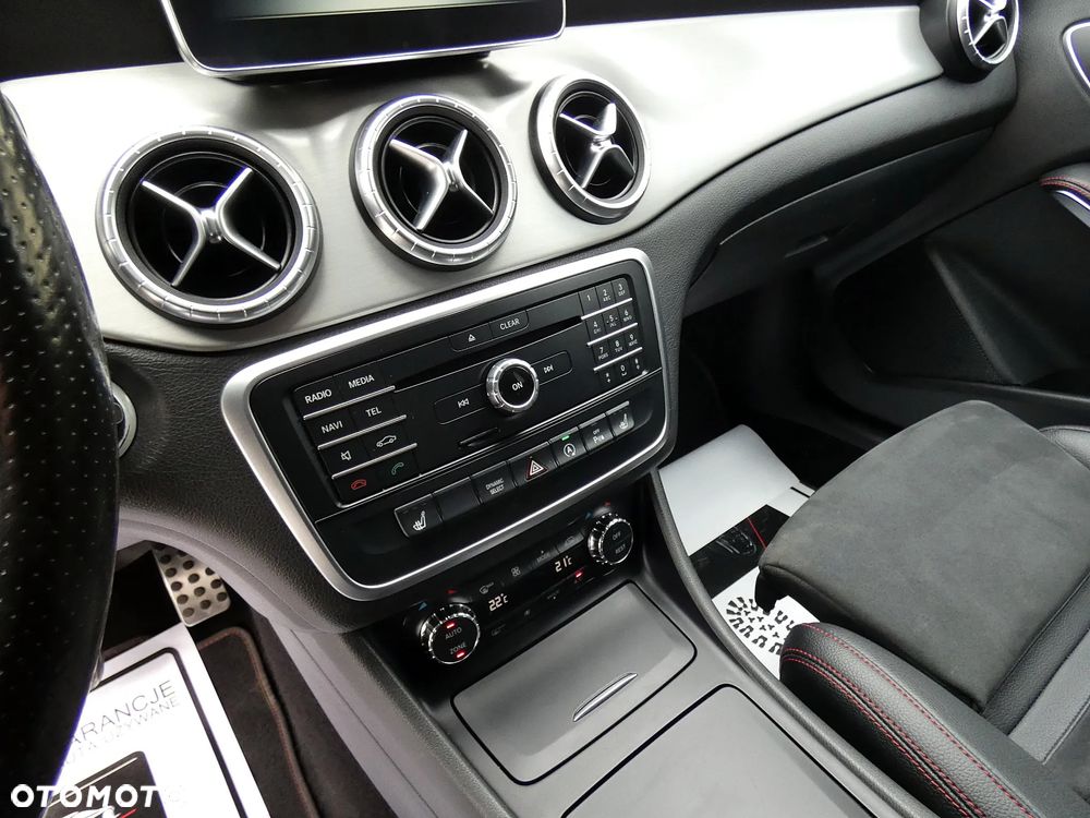 Mercedes-Benz CLA 200 7G-DCT AMG Line - 29