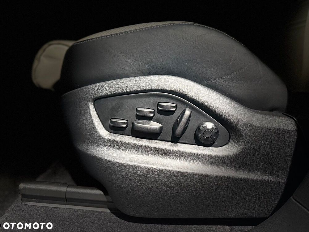 Porsche Cayenne - 27