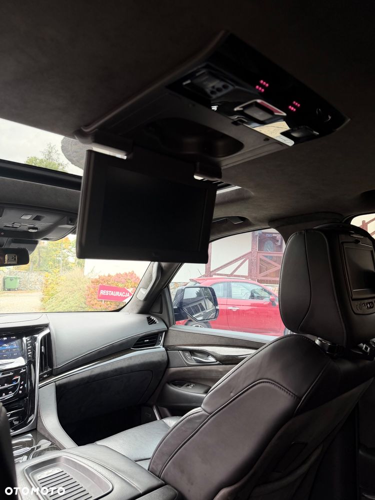 Cadillac Escalade - 17