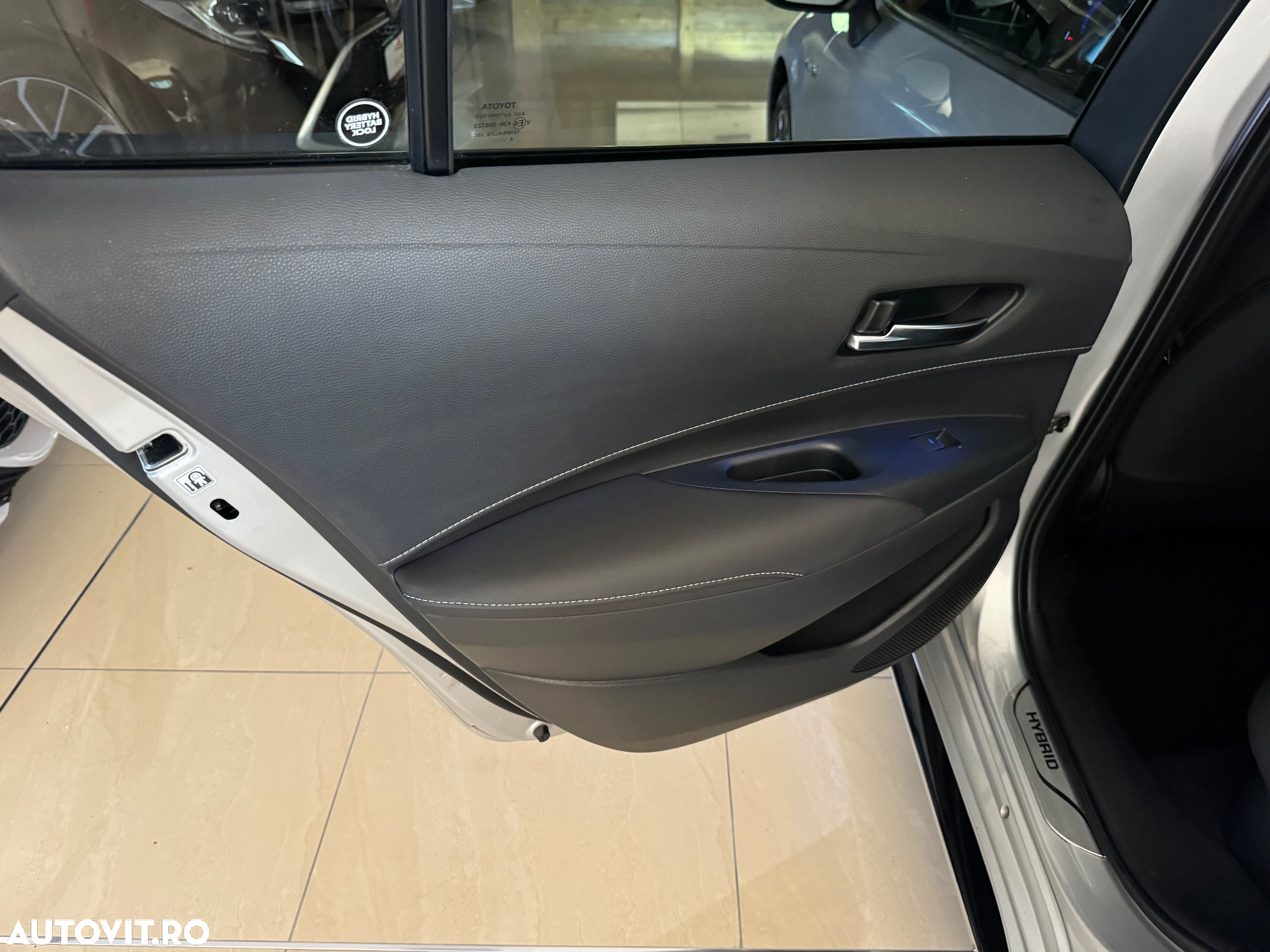 Toyota Corolla 1.8 HSD Dynamic Bi-tone - 18