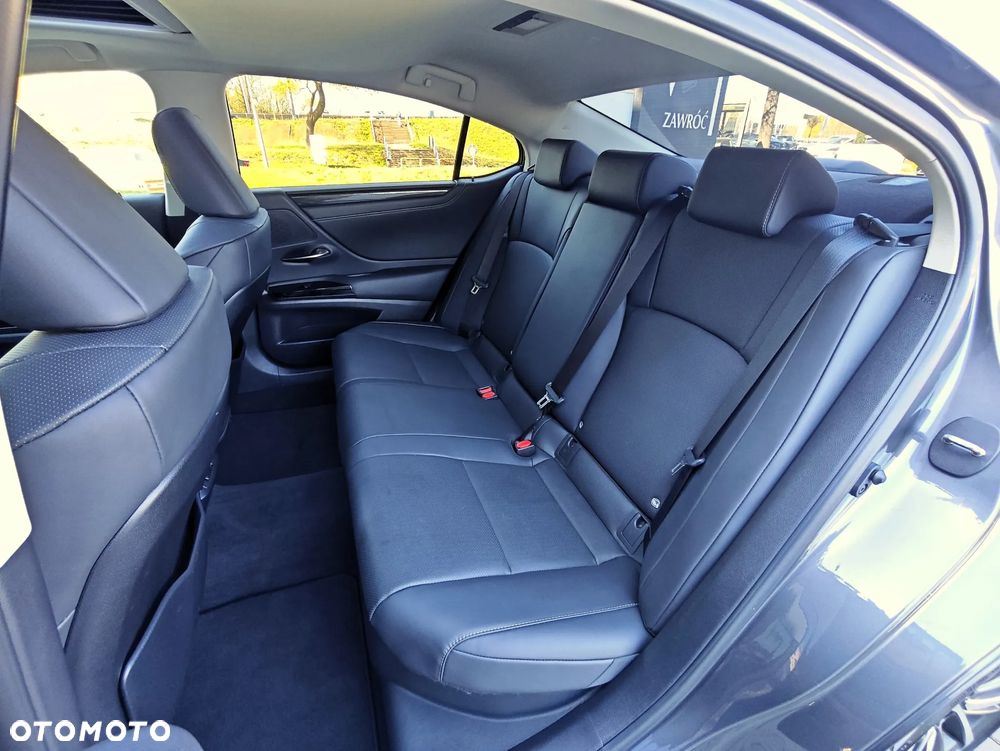 Lexus ES 300h Business Edition - 13