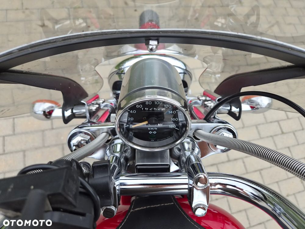 Suzuki Intruder - 12