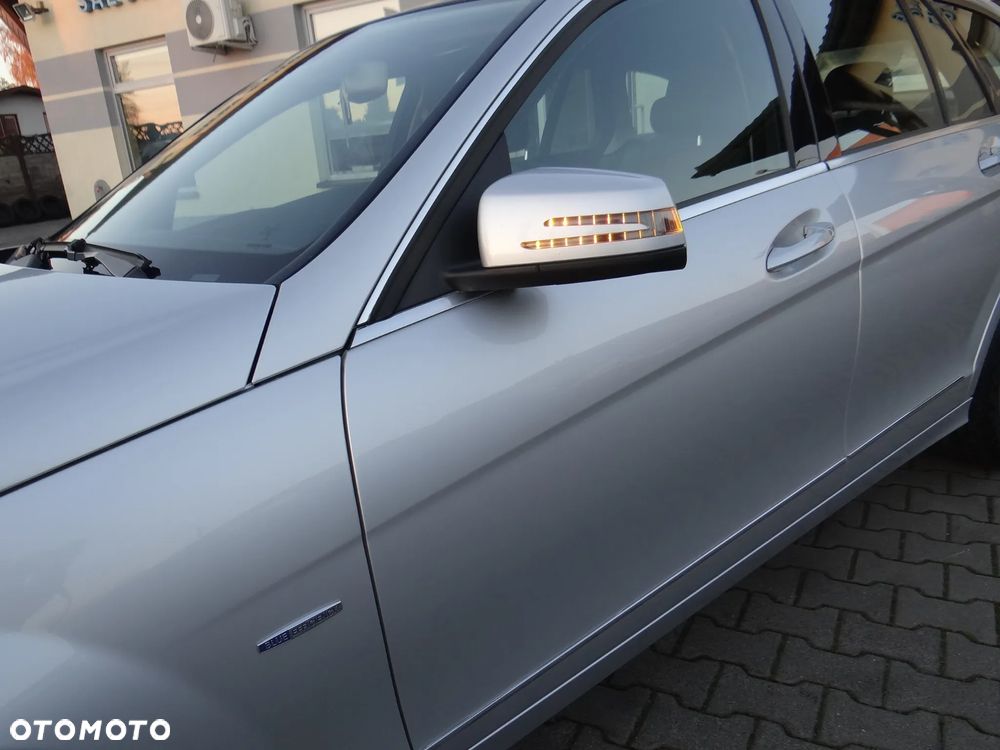 Mercedes-Benz Klasa C 180 CGI BlueEff Avantgarde - 5