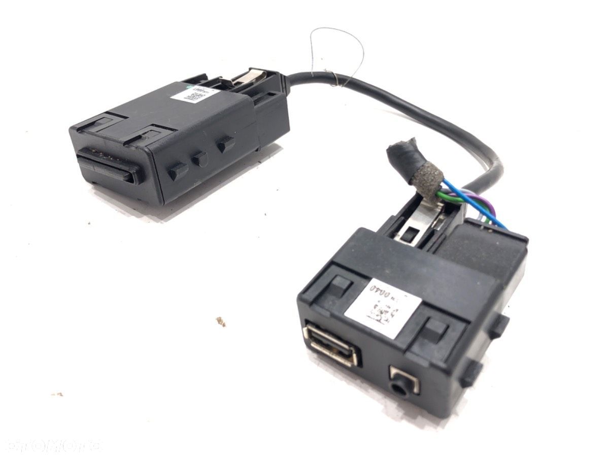GNIAZDO USB - 121.00 PLN - OPEL ASTRA J Sports Tourer (P10) 2010 - 2015 1.7 CDTI (35) 81 kW [110 KM] - 1