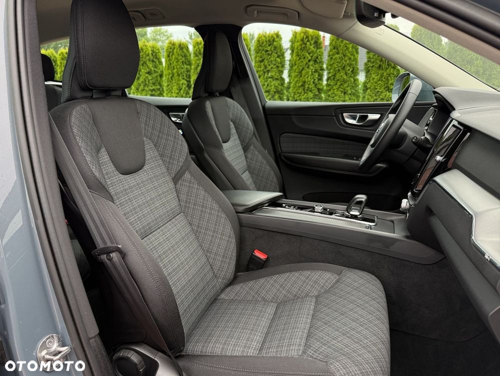 Volvo XC 60 B4 D AWD Core - 23