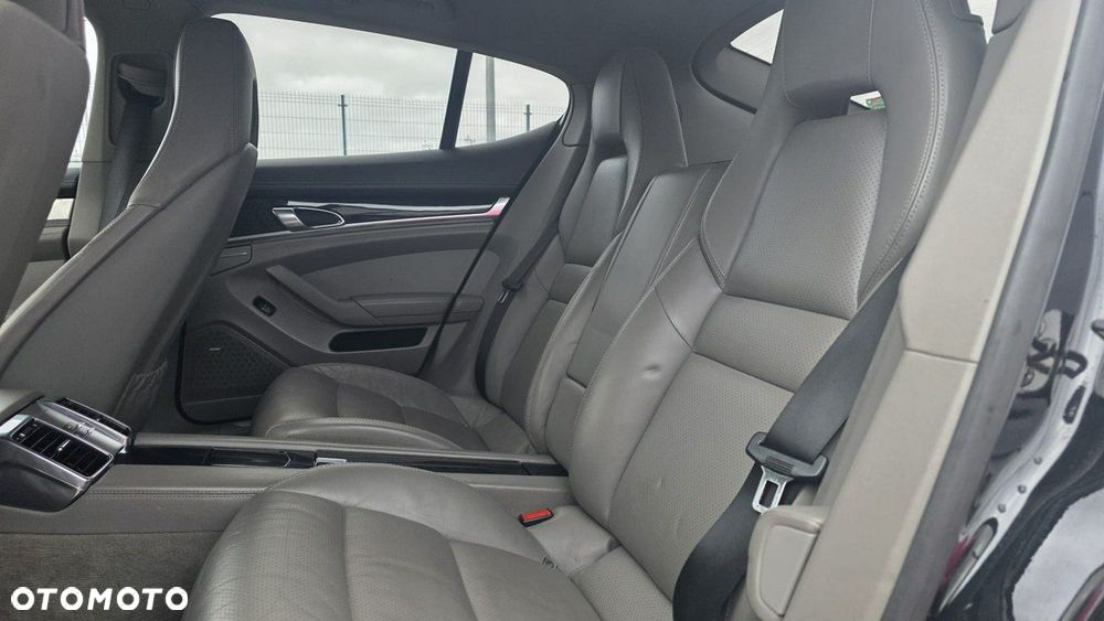 Porsche Panamera - 21
