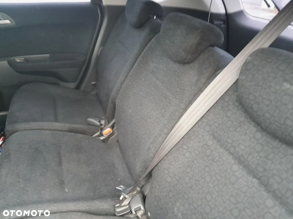 Honda FR-V - 4