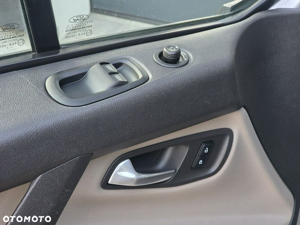 Ford Tourneo Custom - 17