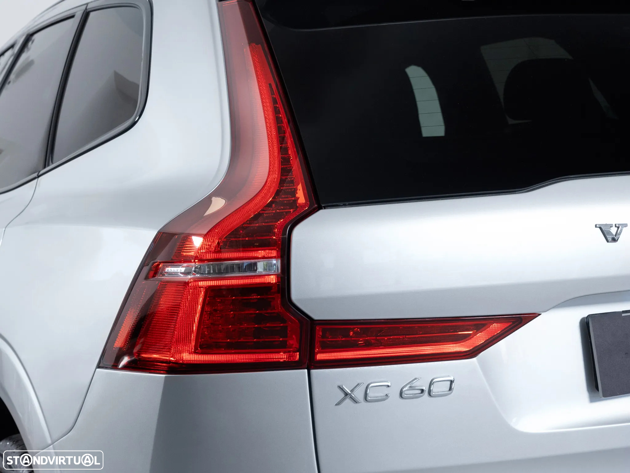 Volvo XC 60 2.0 D4 R-Design Geartronic - 9
