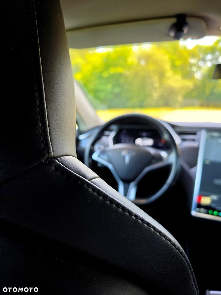 Tesla Model S - 23