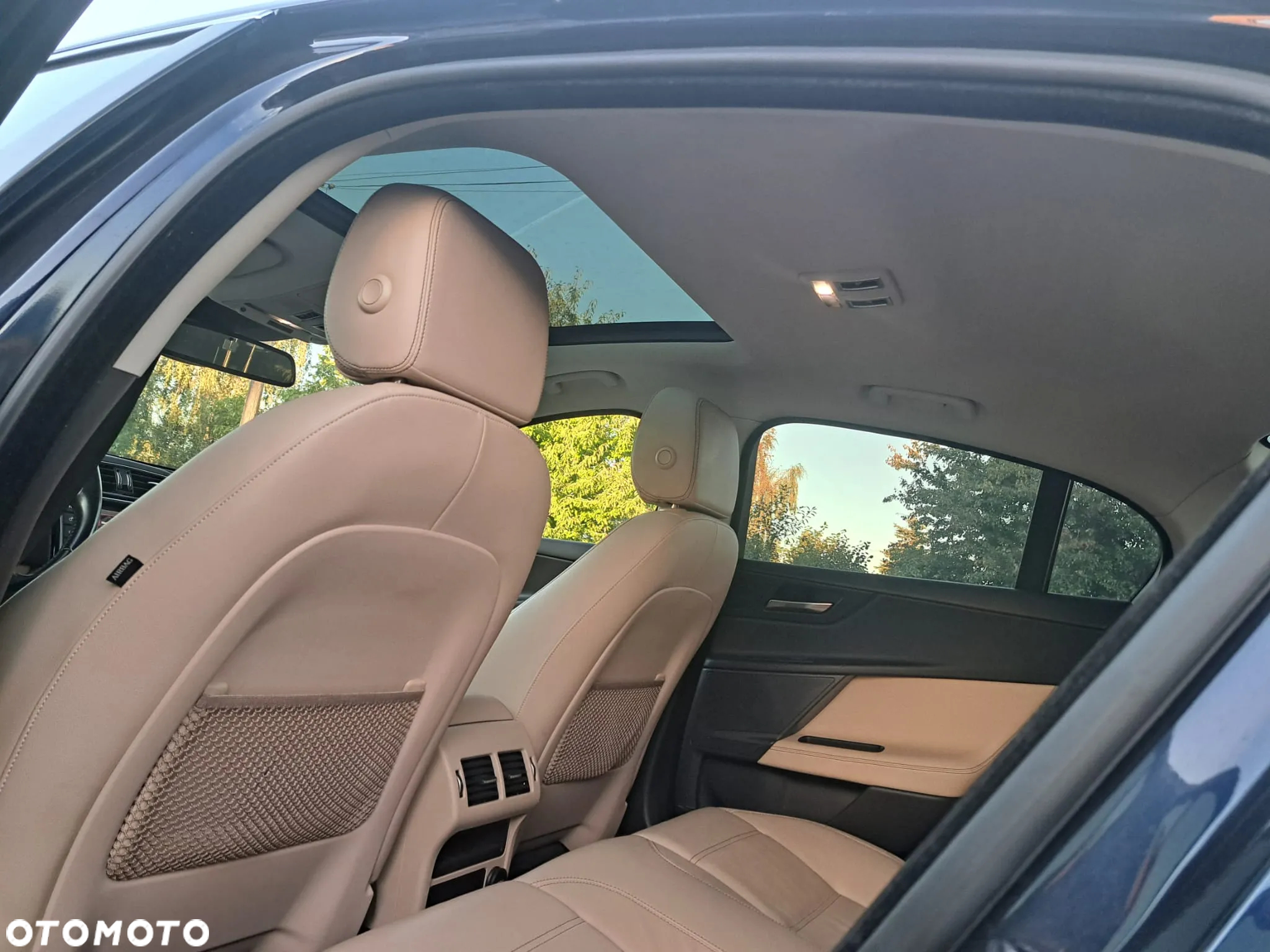 Jaguar XE 2.0 D Prestige - 10