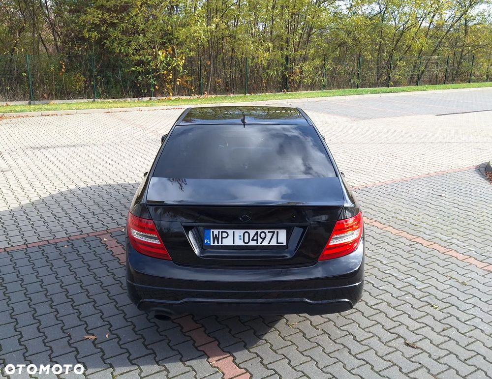 Mercedes-Benz Klasa C 180 CGI BlueEFFICIENCY Avantgarde - 4
