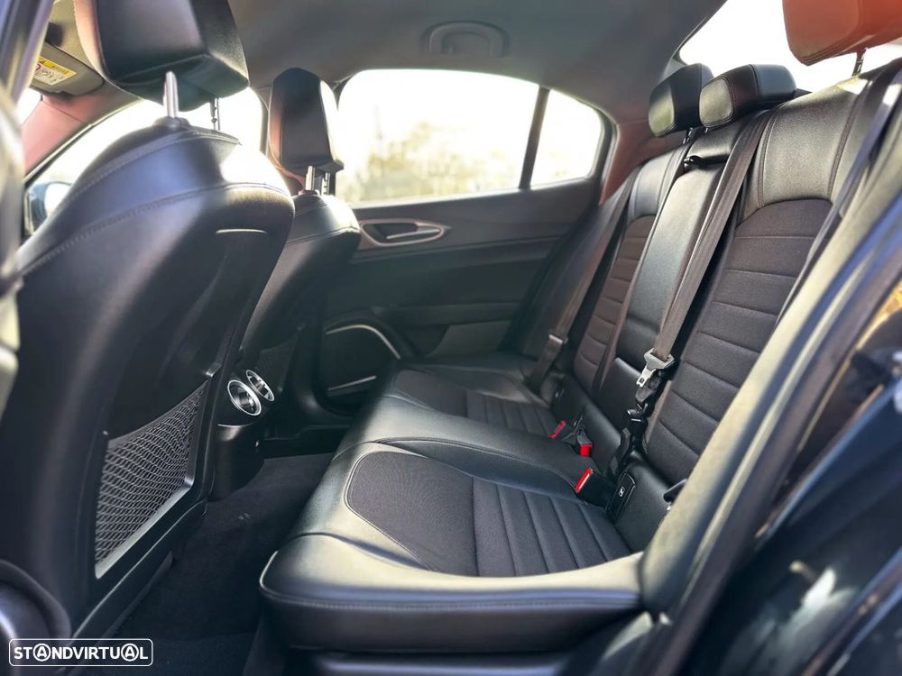 Alfa Romeo Giulia 2.2 D Sprint AT8 - 17