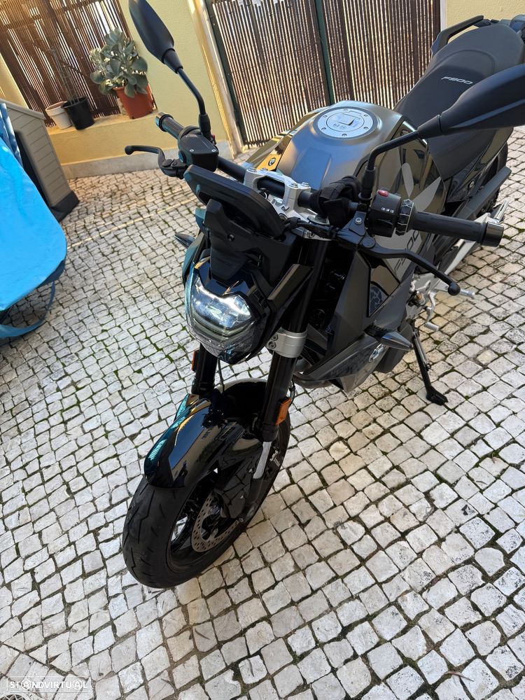 BMW F 900 R Triple Black - 3