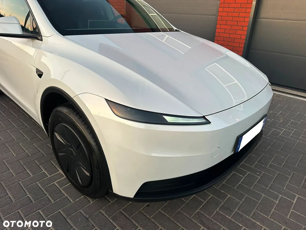 Tesla Model Y Standard - 23