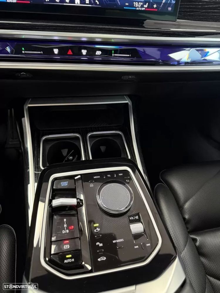 BMW i7 eDrive50 Pack Desportivo M - 44
