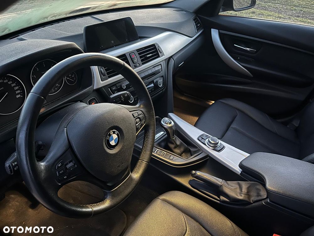 BMW Seria 3 320d Efficient Dynamics - 21