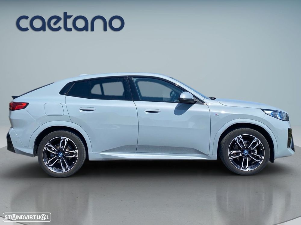 BMW iX2 eDrive20 Pack Desportivo M - 21
