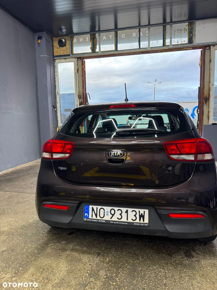 Kia Rio 1.2 L - 5