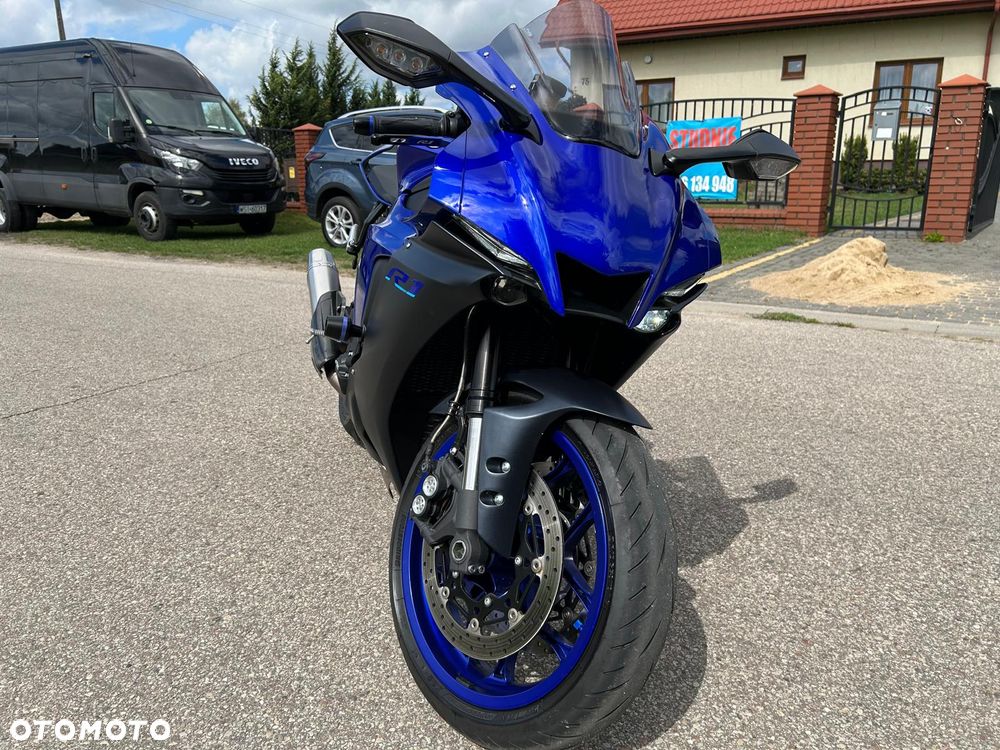 Yamaha R1 - 3