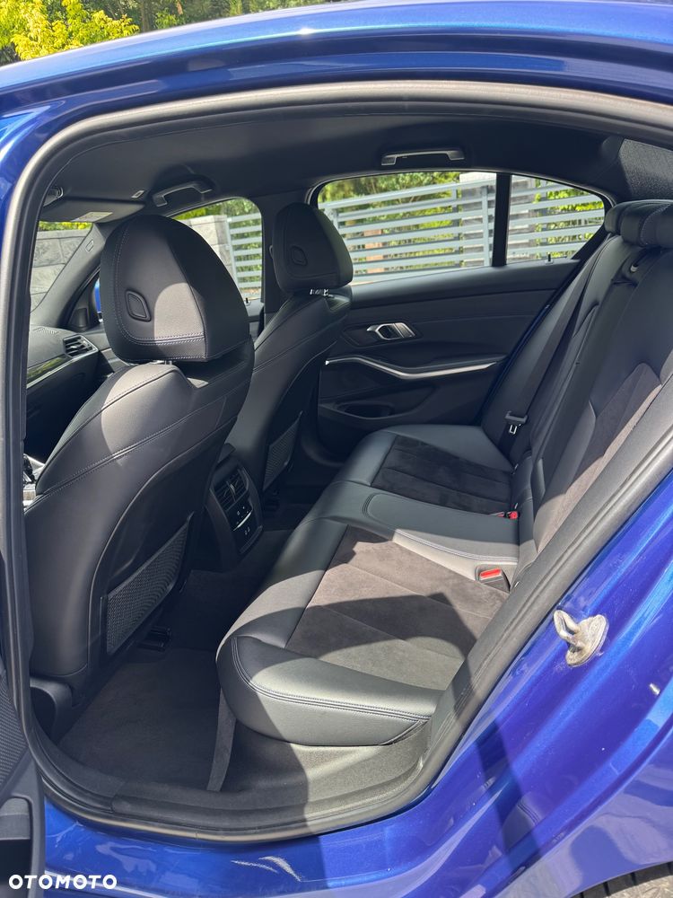 BMW Seria 3 330i xDrive Sport - 9