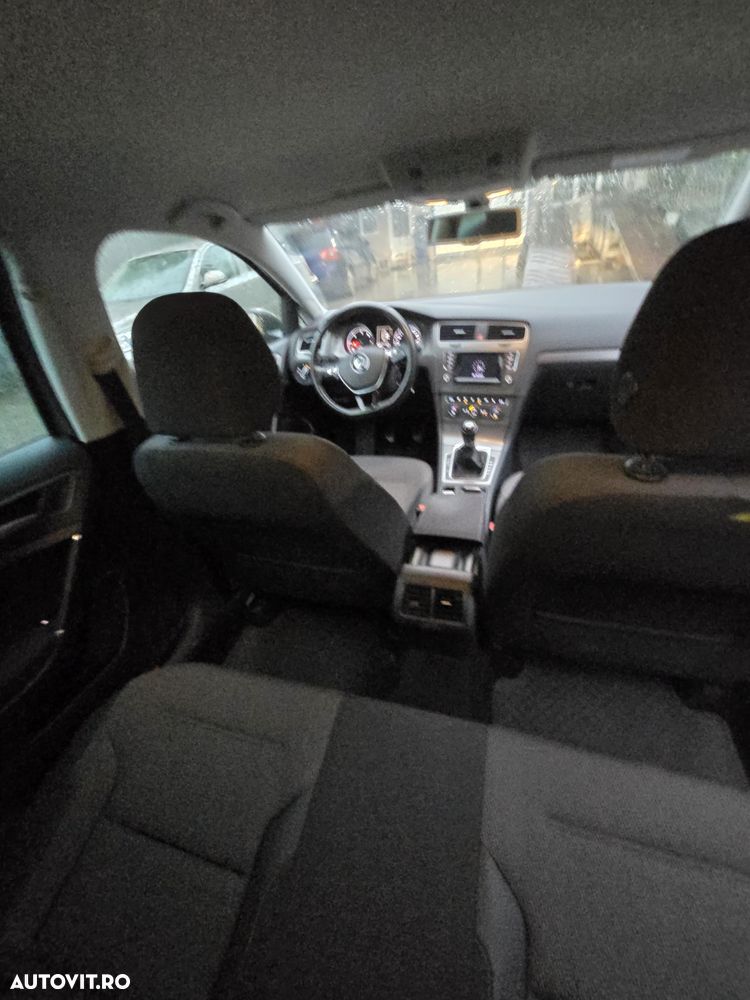 Volkswagen Golf - 22