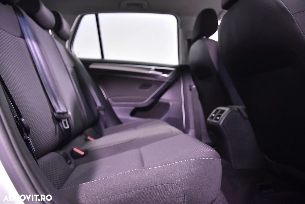 Volkswagen Golf - 12