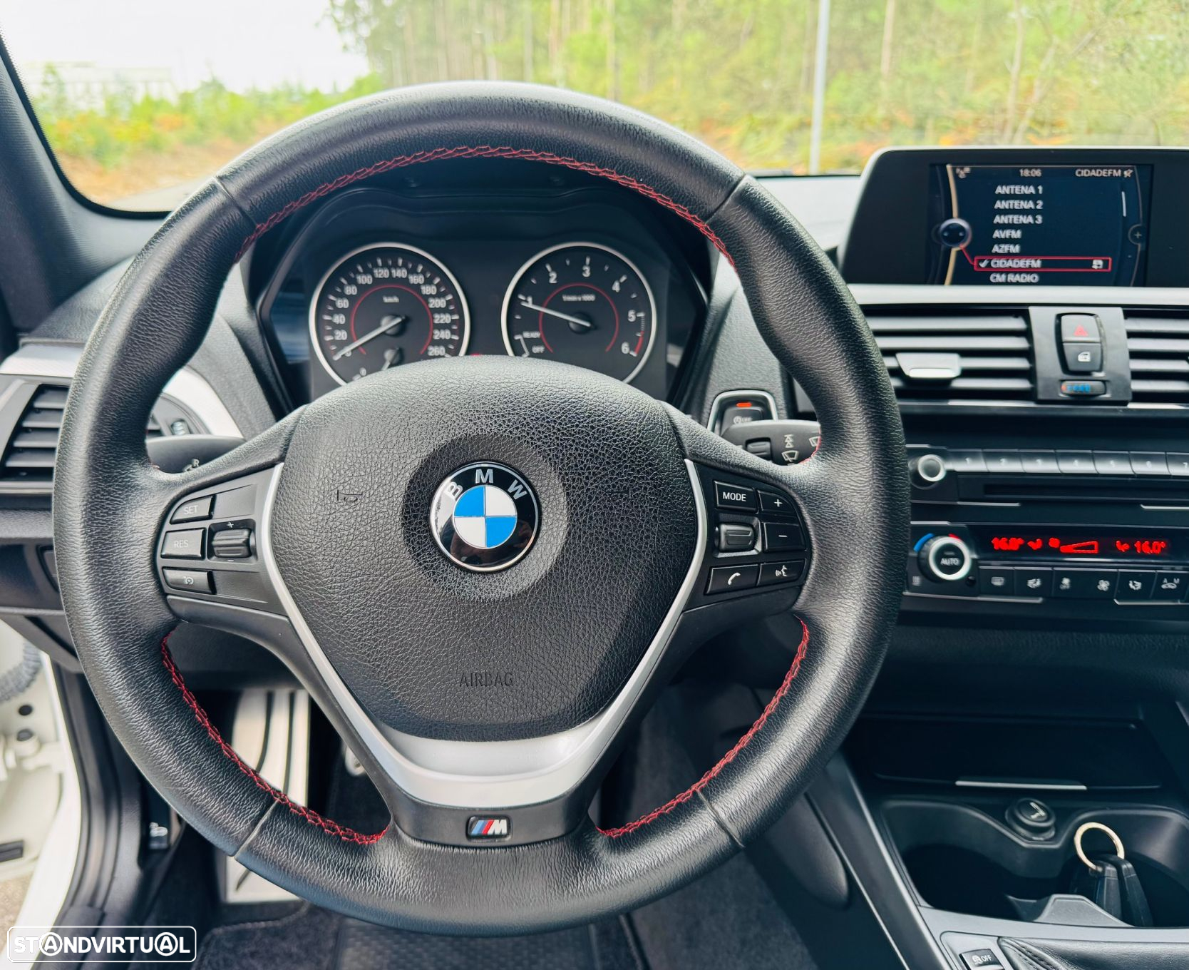 BMW 118 d Pack M - 19