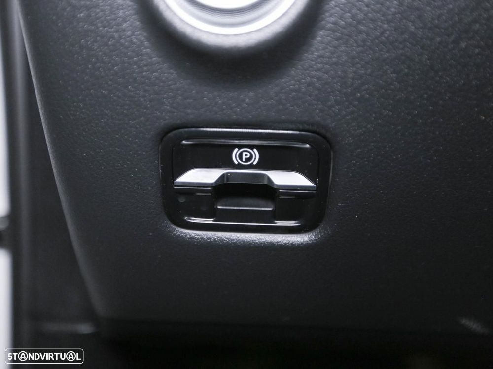 Mercedes-Benz C 300 e Avantgarde - 23