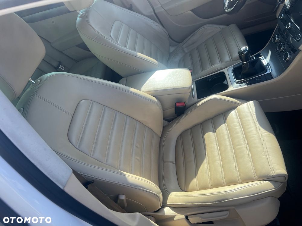 Volkswagen Passat 2.0 TDI BlueMotion Technology Highline - 22