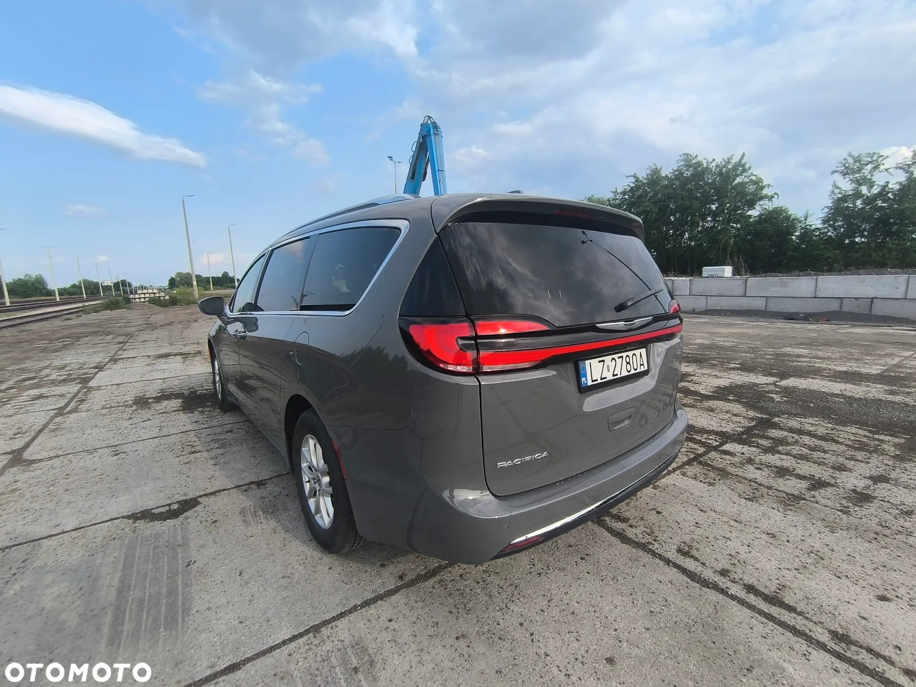 Chrysler Pacifica - 12
