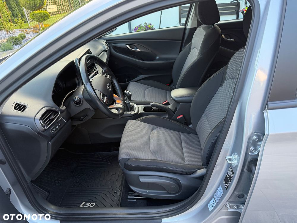 Hyundai i30 1.5 DPI Classic + - 25