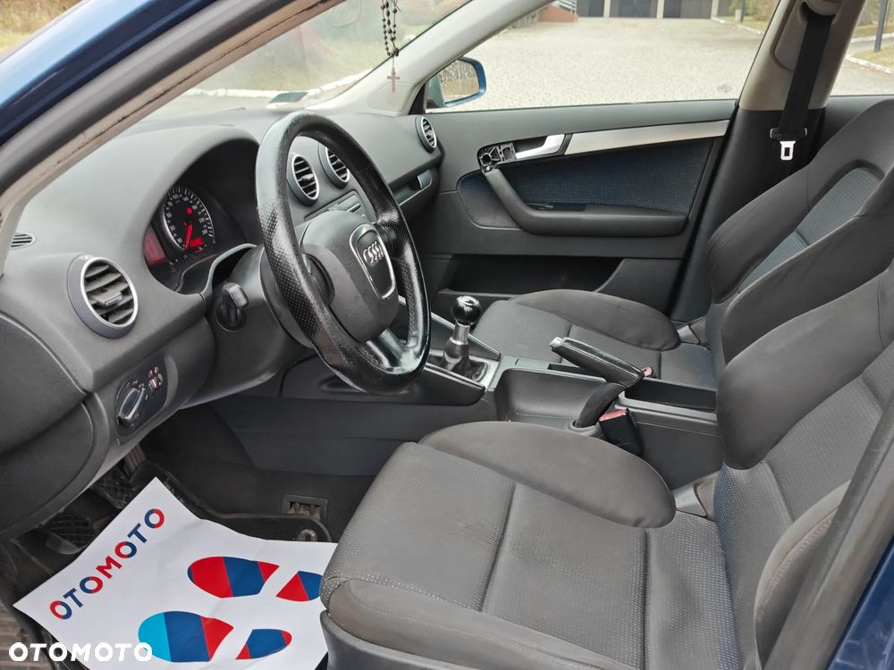 Audi A3 Sportback 1.6 FSI Attraction - 10