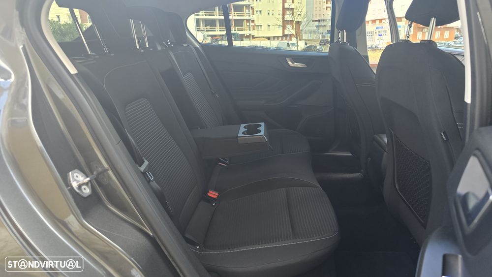 Ford Focus 1.0 EcoBoost Titanium - 24