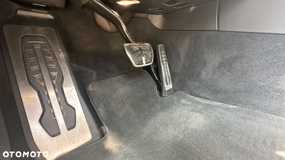 BMW Seria 5 520d M Sport - 33
