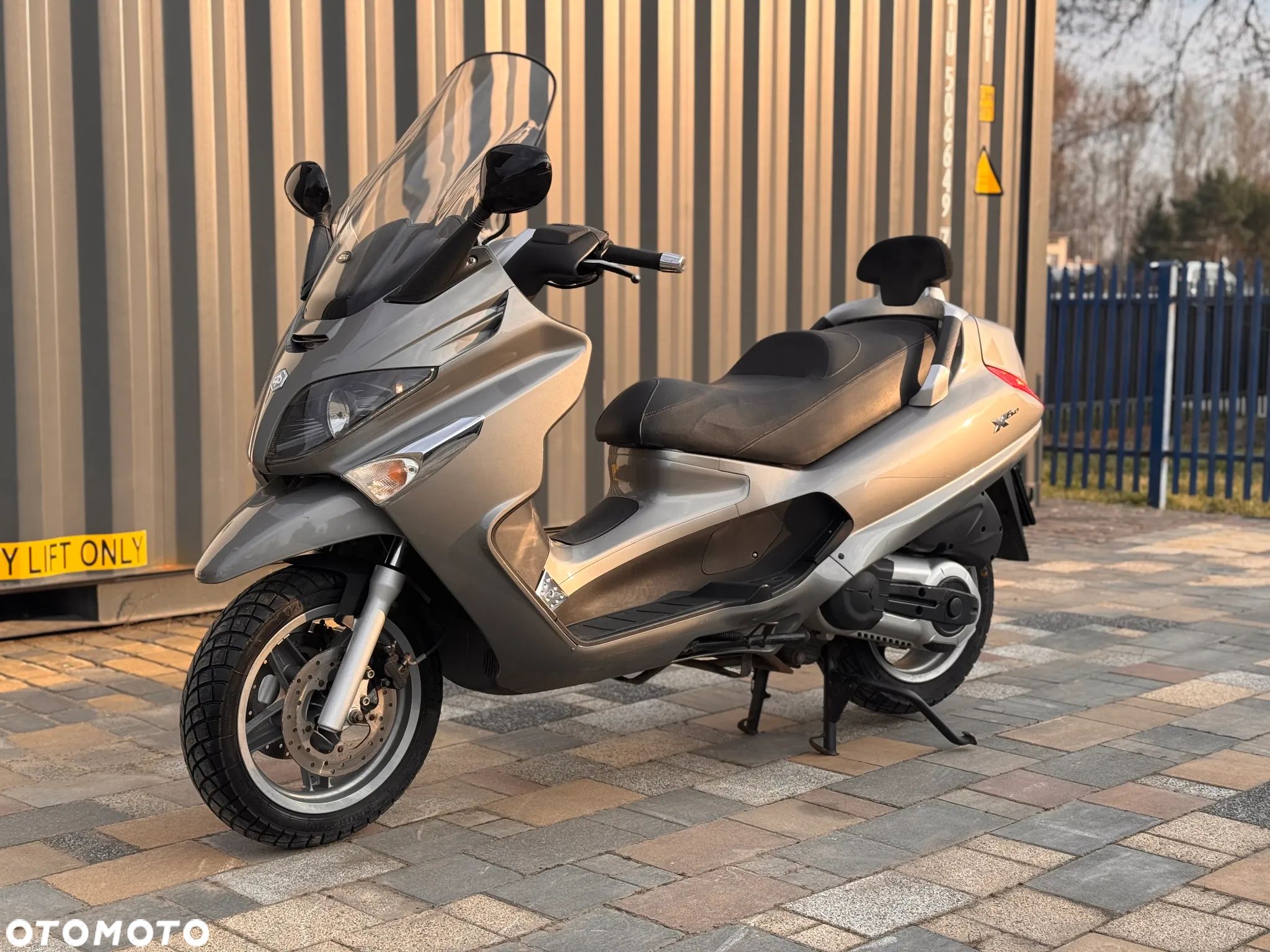 Piaggio Xevo - 1