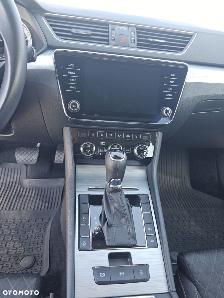 Skoda Superb 2.0 TDI Ambition DSG - 14