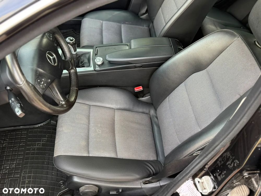 Mercedes-Benz Klasa C 220 CDI DPF Avantgarde - 22