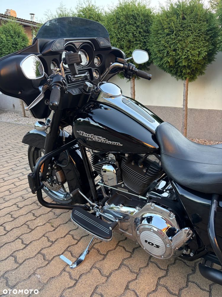 Harley-Davidson Touring Street Glide - 4
