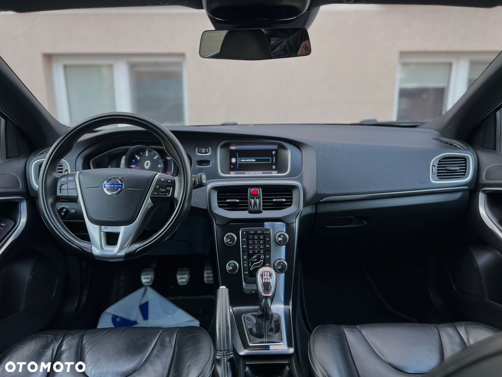 Volvo V40 D3 R Design - 17