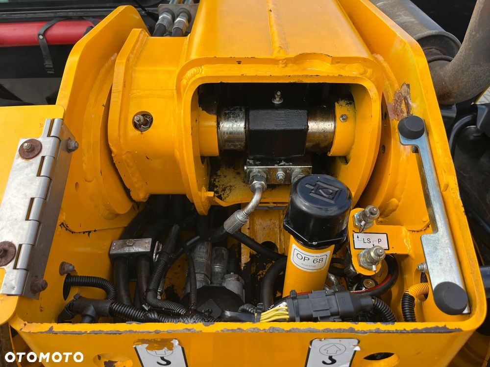 JCB 527-58 Agri - 23