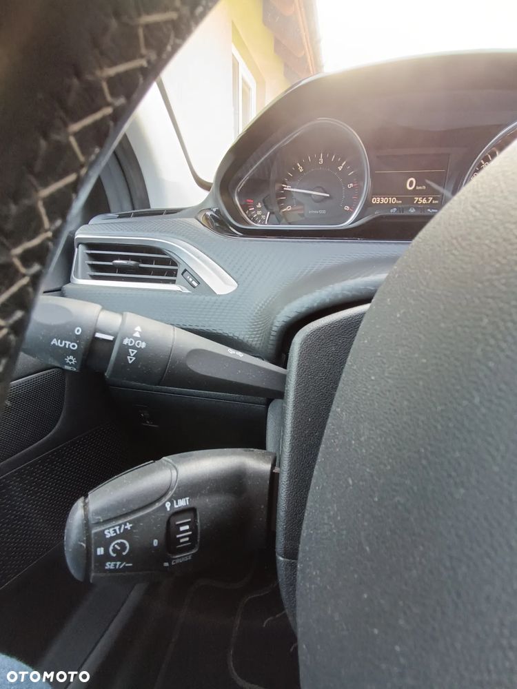 Peugeot 2008 BlueHDi 100 STOP & START Allure - 17