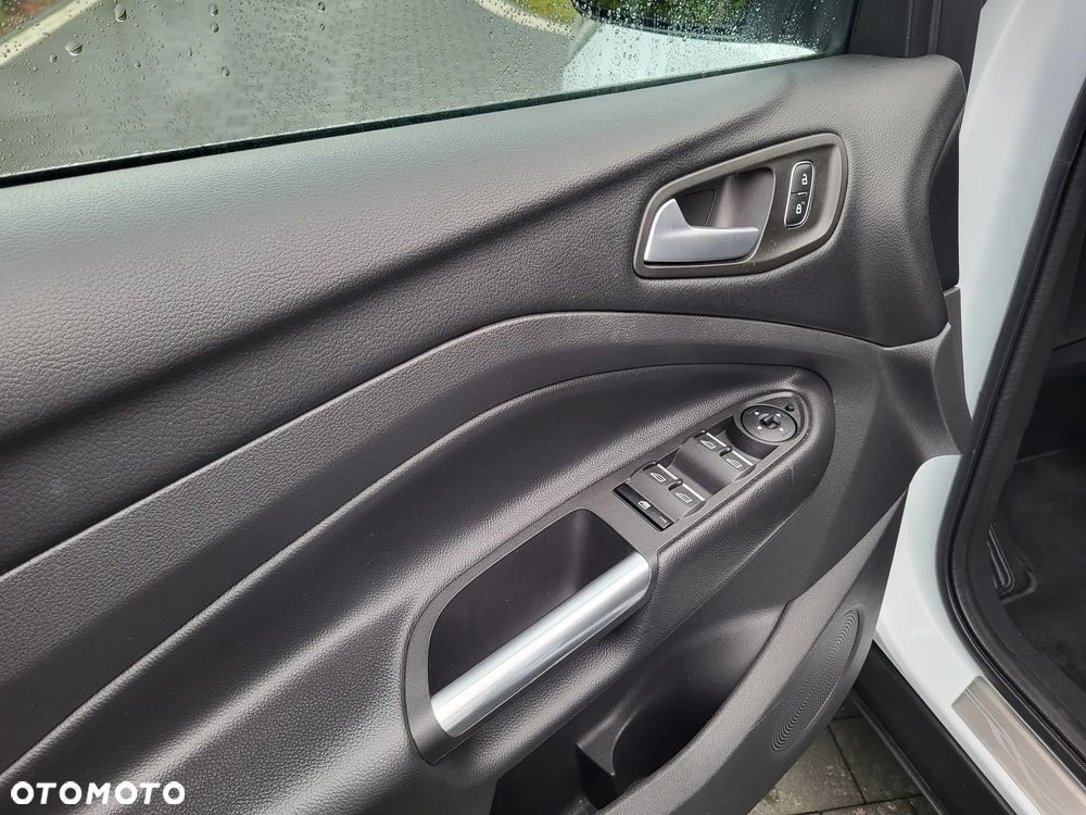 Ford Kuga 1.5 EcoBoost 2x4 Titanium - 26