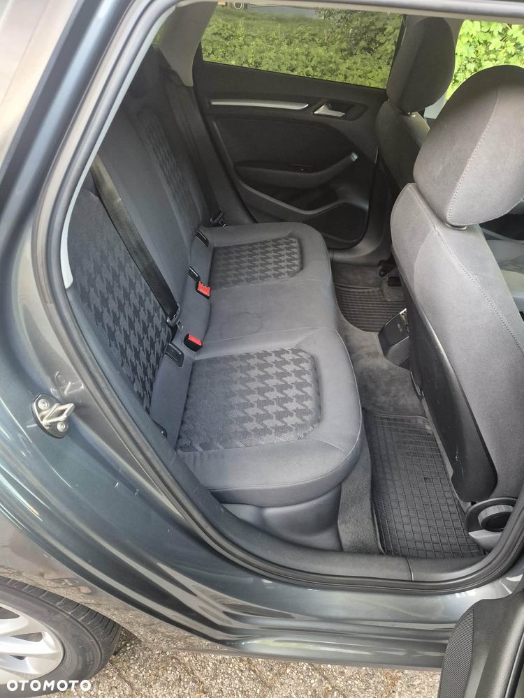 Audi A3 Sportback 1.6 TDI Ambiente - 9