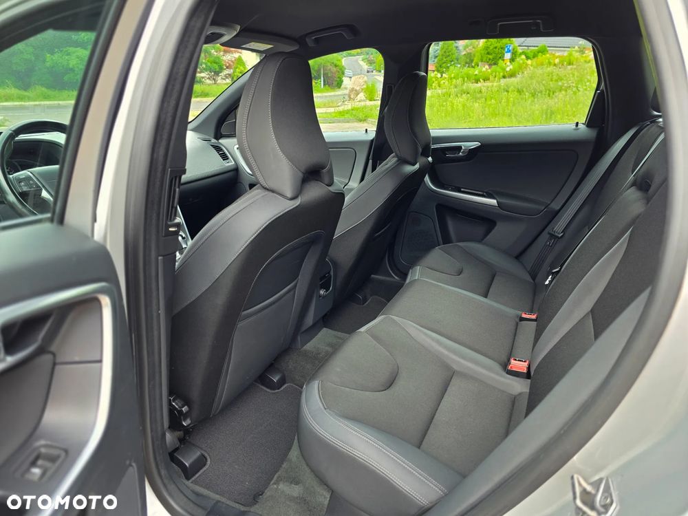 Volvo XC 60 D4 Geartronic Momentum - 15