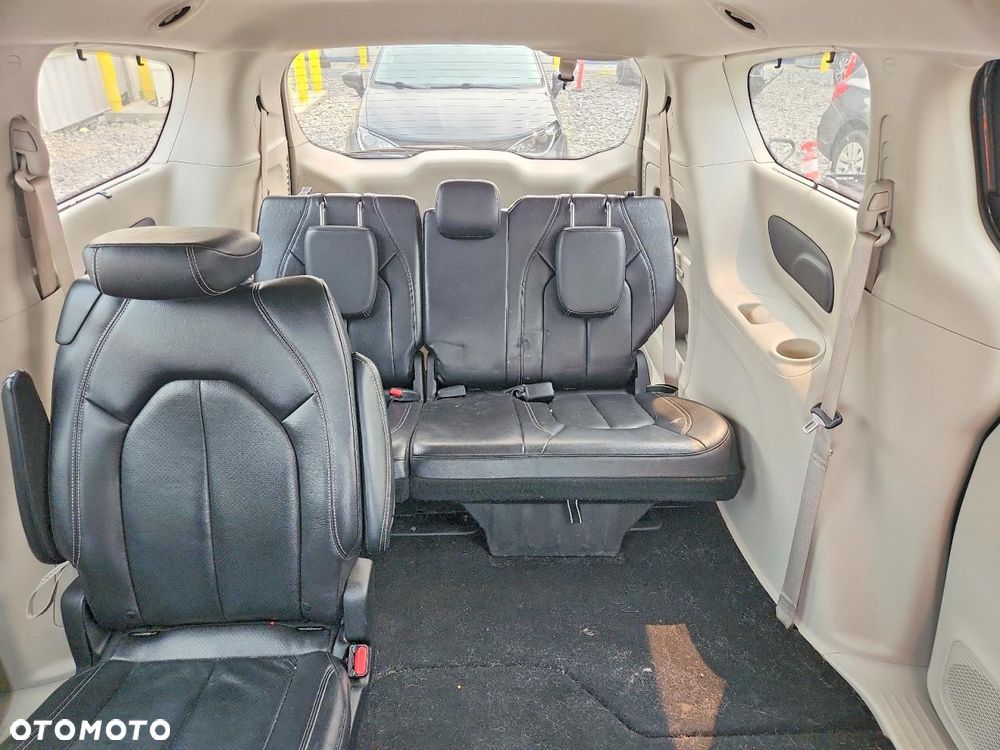 Chrysler Pacifica - 9